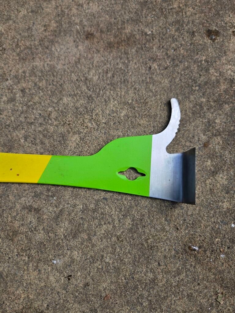 profile of the notched J-Hook lifter end of the hivealive tool